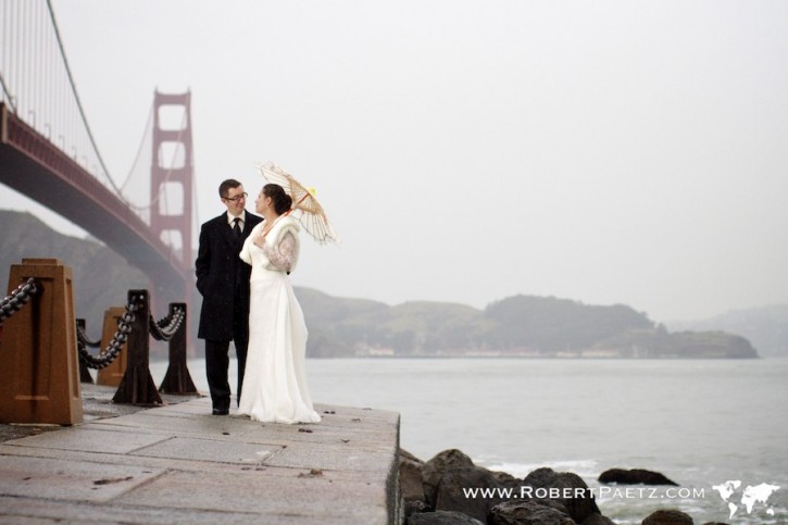 Golden Gate Bridge Wedding Photo, Bride with Chinese Parasol